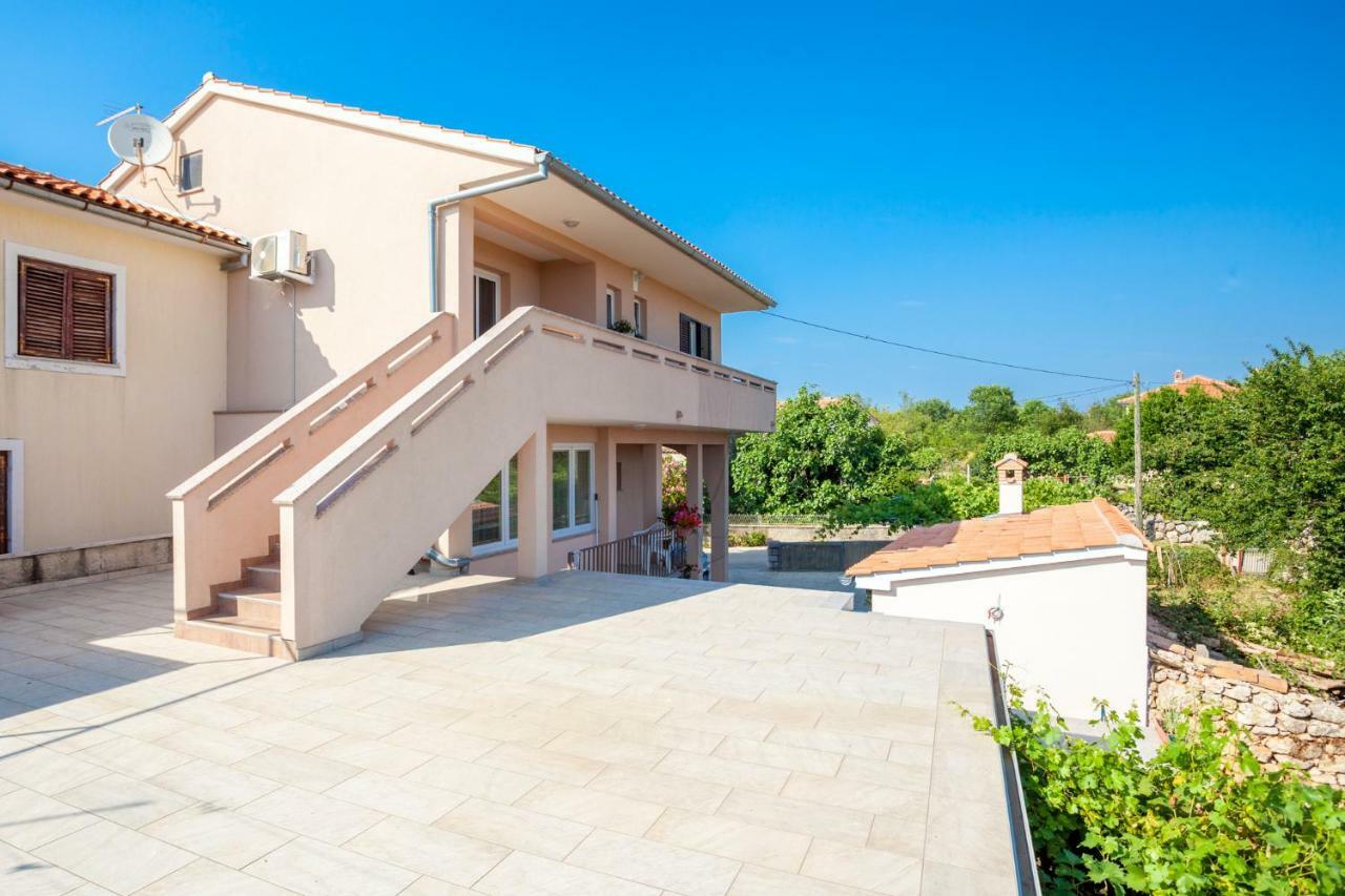 Holiday Apartment Ivica Milohnici Exterior photo